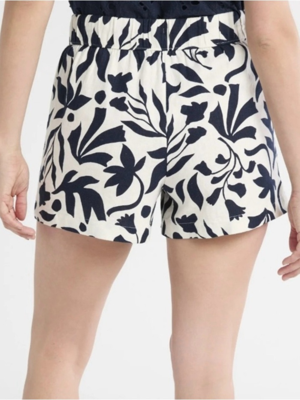 Time and Tru High Waist Navy and White Floral Drawstring Shorts Size Small - Picture 2 of 8